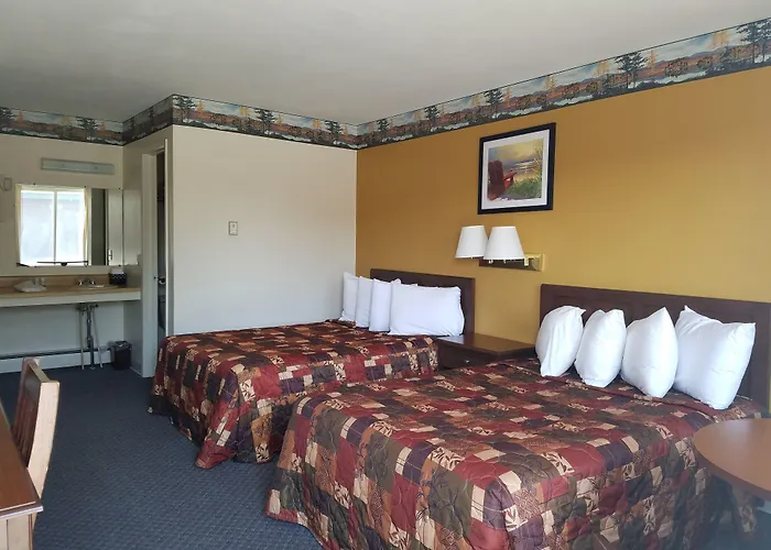 Motel: Clark'S Beach Motel